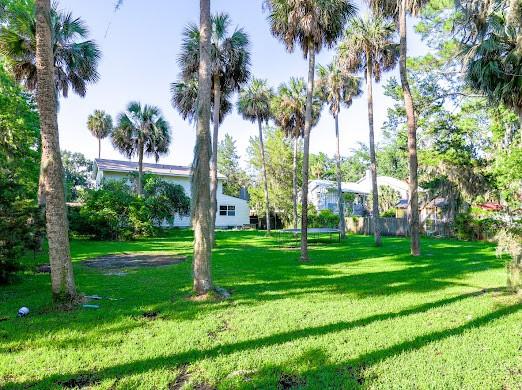 140 Belle Point Pkwy, Brunswick, GA 31525 - surrounding community with a lawn