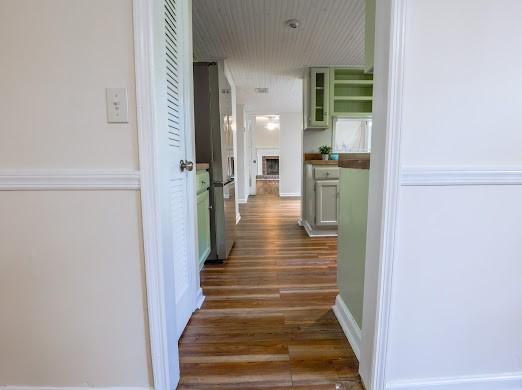 140 Belle Point Pkwy, Brunswick, GA 31525 - hallway featuring dark wood-type flooring