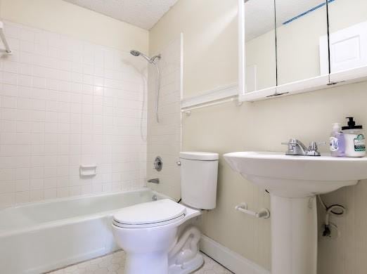 140 Belle Point Pkwy, Brunswick, GA 31525 - bathroom featuring washtub / shower combination and tile patterned flooring