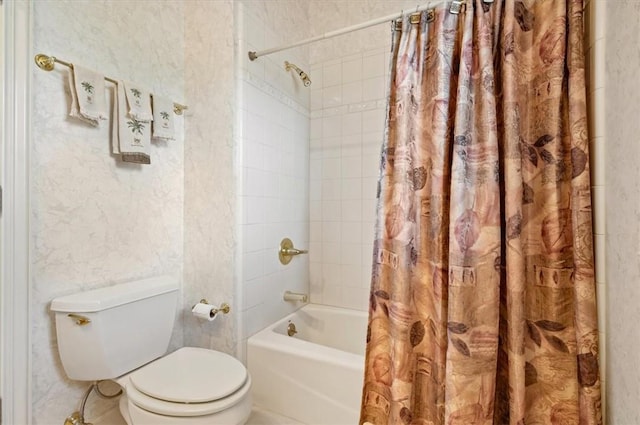 bathroom featuring toilet and shower / tub combo