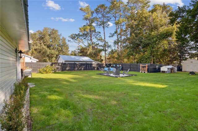 view of yard featuring a patio area