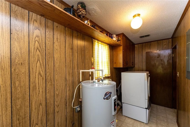 2320 Ben Hill Ave, Waycross, GA 31501 - utilities featuring water heater and washer and clothes dryer