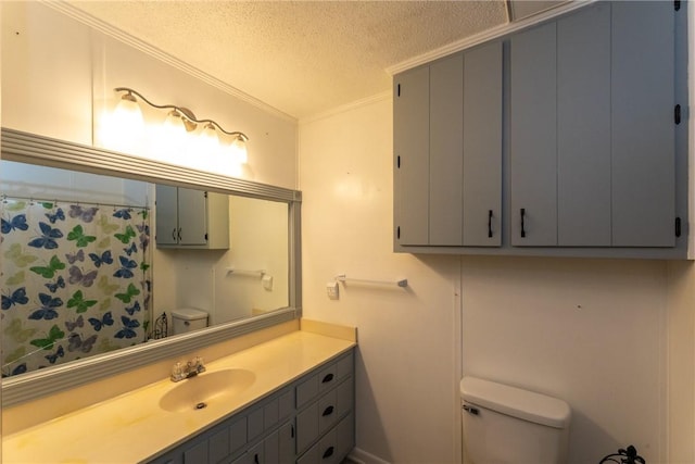 2320 Ben Hill Ave, Waycross, GA 31501 - full bath with toilet, crown molding, a textured ceiling, vanity, and curtained shower