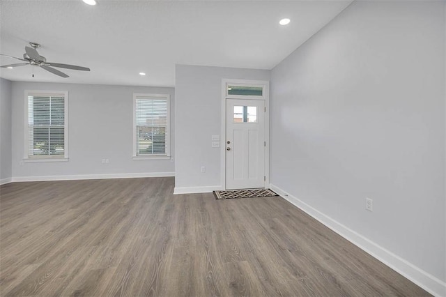 foyer with recessed lighting, dark wood finished floors, a ceiling fan, and baseboards