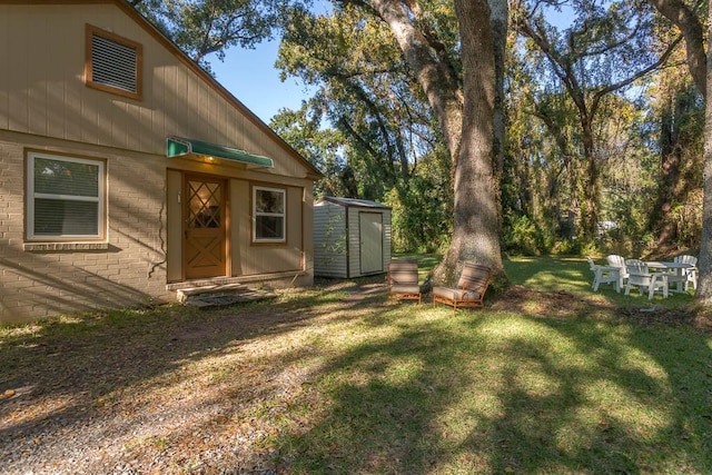 view of yard with a shed