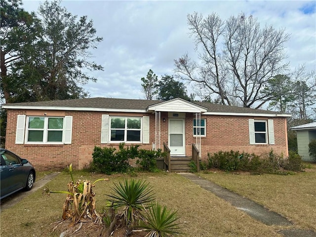 single story home with a front yard