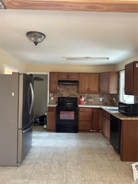 kitchen with sink, tasteful backsplash, and black appliances