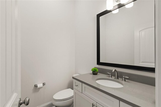 1040 Sinclair Pointe, Saint Simons Island, GA 31522 - bathroom with toilet, a sink, a walk in closet, and crown molding