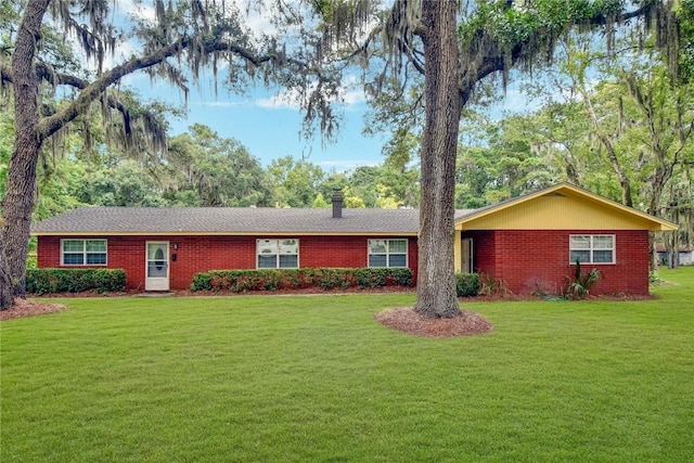 124 Ryals Rd, Brunswick, GA 31523 - ranch-style home with a front yard and brick siding