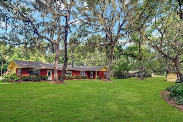 124 Ryals Rd, Brunswick, GA 31523 - view of front facade featuring a front lawn and brick siding