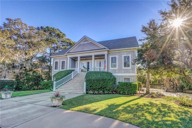 view of front facade with a porch and a front yard