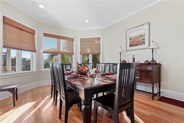 dining room featuring light hardwood / wood-style floors and crown molding