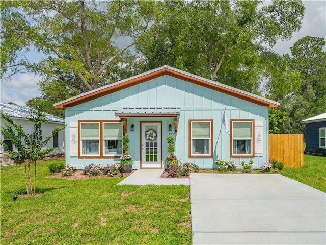 1007 Elbert Ext, Darien, GA 31305 - bungalow-style home with board and batten siding and driveway
