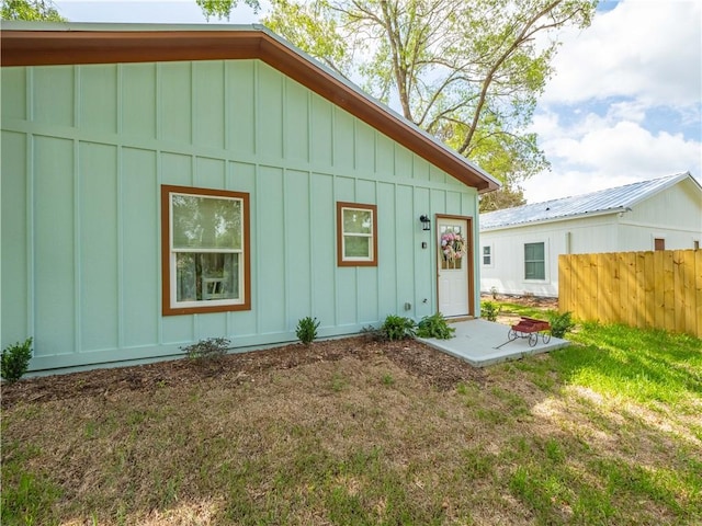 1007 Elbert Ext, Darien, GA 31305 - view of front of house featuring board and batten siding