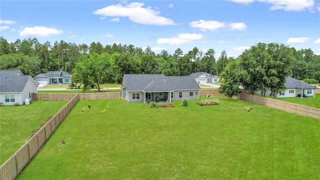 view of front facade featuring a front lawn