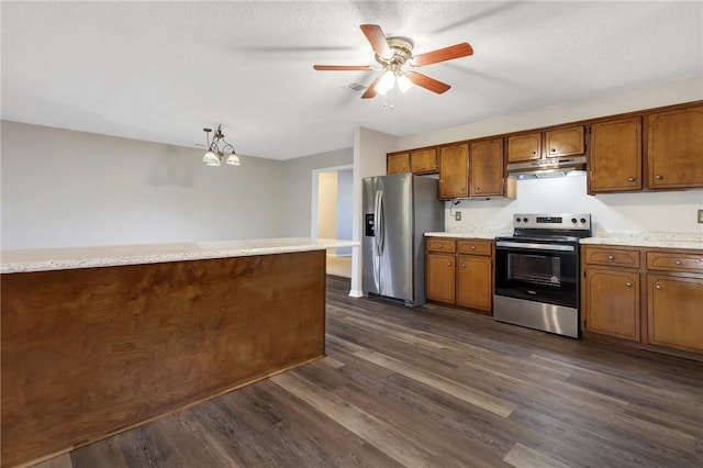 kitchen featuring ceiling fan with notable chandelier, dark hardwood / wood-style floors, a textured ceiling, and appliances with stainless steel finishes