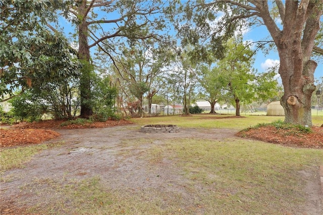 view of yard featuring a fire pit