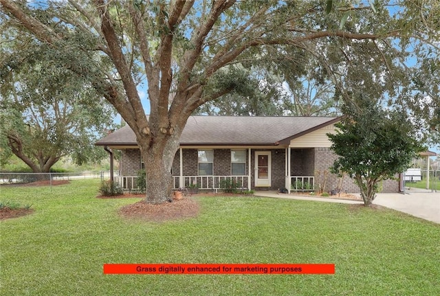 view of front facade featuring a front lawn and a porch