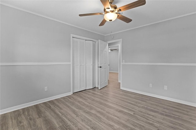 703 Wayne St, Darien, GA 31305 - unfurnished bedroom featuring baseboards, wood finished floors, a closet, crown molding, and a ceiling fan