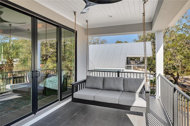 balcony featuring ceiling fan