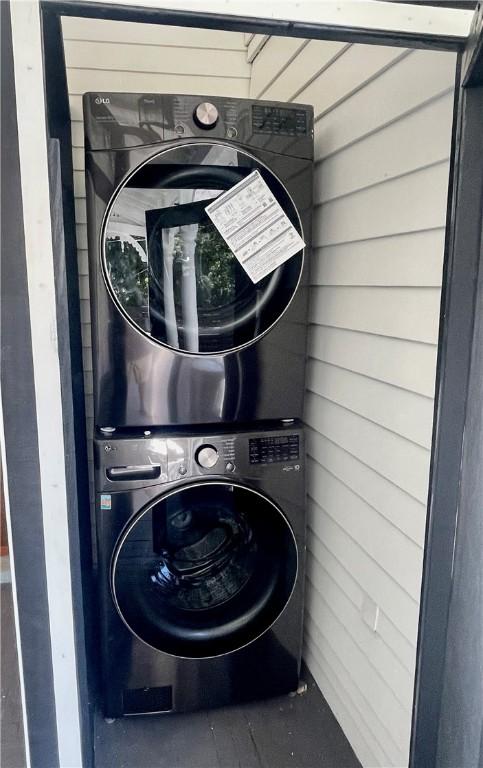 1915 Union St, Brunswick, GA 31520 - washroom featuring stacked washer / drying machine