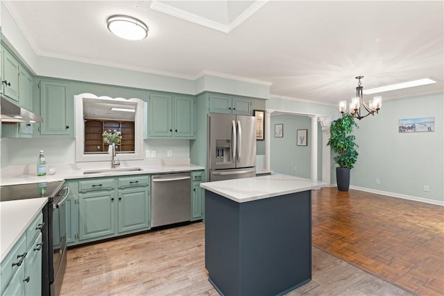 3120 Willow Ave, Brunswick, GA 31520 - kitchen with stainless steel appliances, a sink, light countertops, crown molding, and a kitchen island