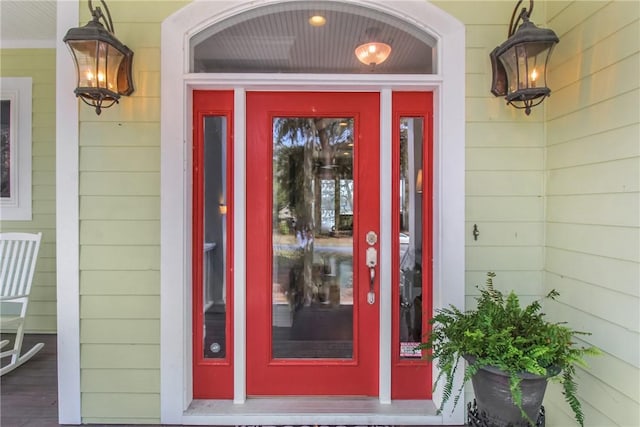 doorway to property with covered porch