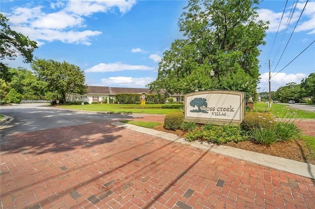 348 Moss Creek Ln, Brunswick, GA 31522 - view of community / neighborhood sign