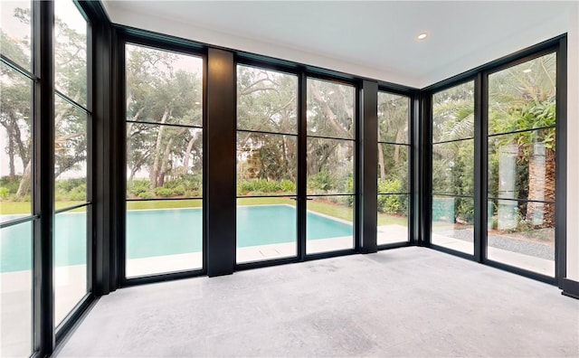 entryway featuring floor to ceiling windows