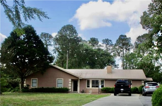 101 Brighton Cir, Brunswick, GA 31525 - ranch-style home featuring concrete driveway, a chimney, and a front lawn