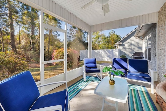 sunroom featuring ceiling fan