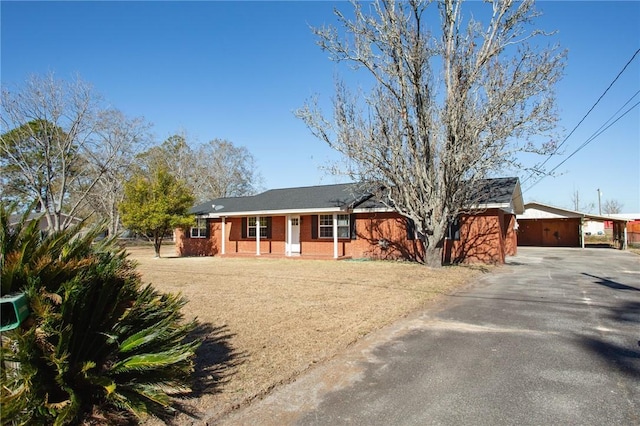 single story home featuring a carport and a front yard