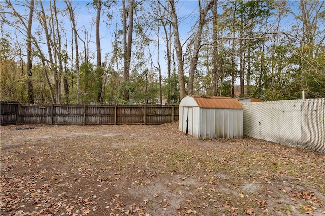 view of yard with a storage shed