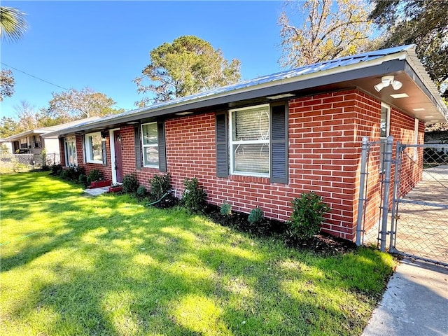 single story home with a front yard