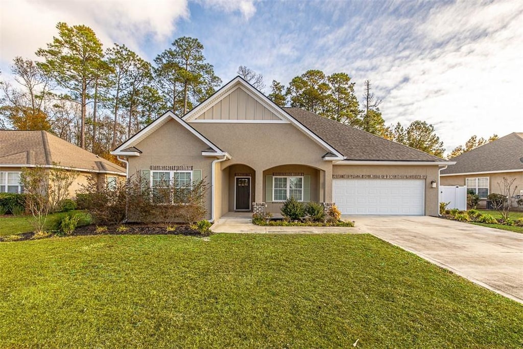 view of front of property featuring a front lawn and a garage