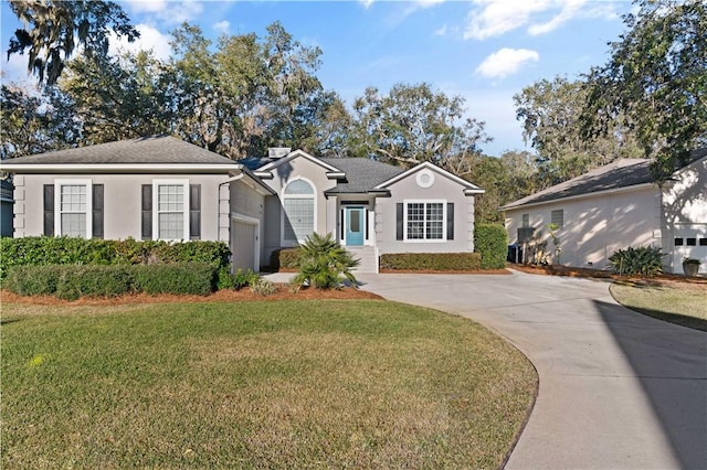 view of front of home featuring a front lawn