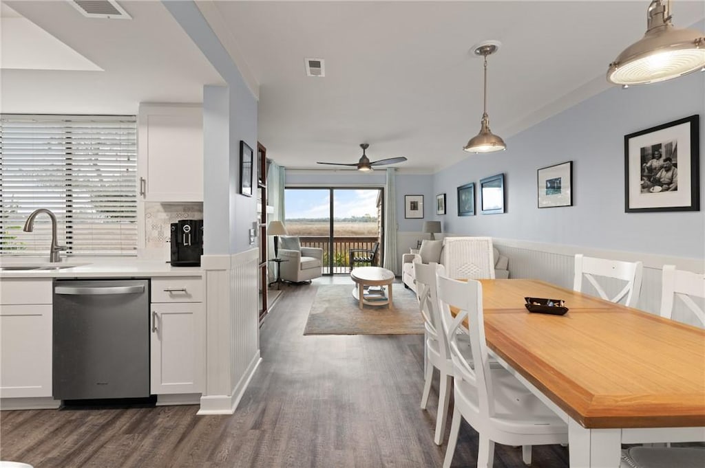 dining room with sink, dark wood-type flooring, and ceiling fan