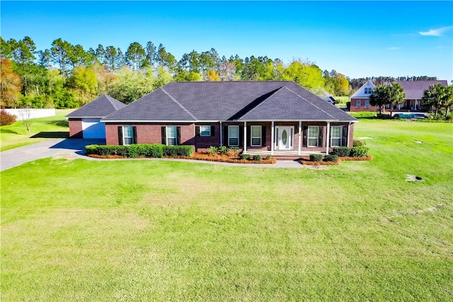 6121 Stoney Brook Dr, Blackshear, GA 31516 - single story home with a front yard, brick siding, and driveway