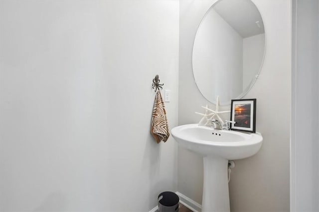 102 Cathead Ln, Darien, GA 31305 - bathroom with baseboards