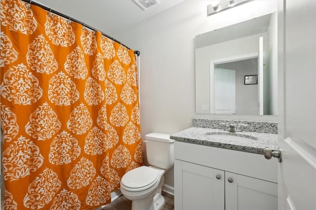 102 Cathead Ln, Darien, GA 31305 - bathroom featuring toilet, wood finished floors, vanity, visible vents, and a shower with shower curtain