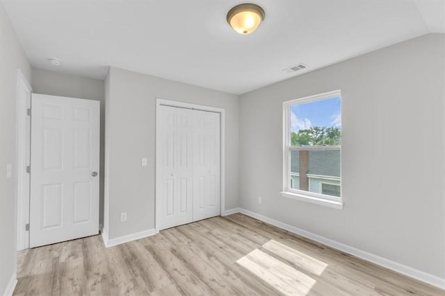 1329 New Castle St, Savannah, GA 31415 - unfurnished bedroom featuring light wood finished floors, baseboards, and a closet