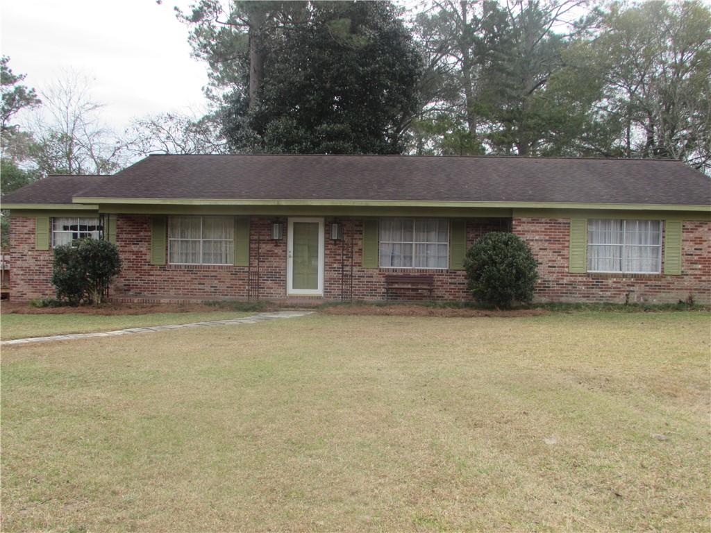 1691 Huckaby Rd, Waycross, GA 31503 - single story home featuring a front yard
