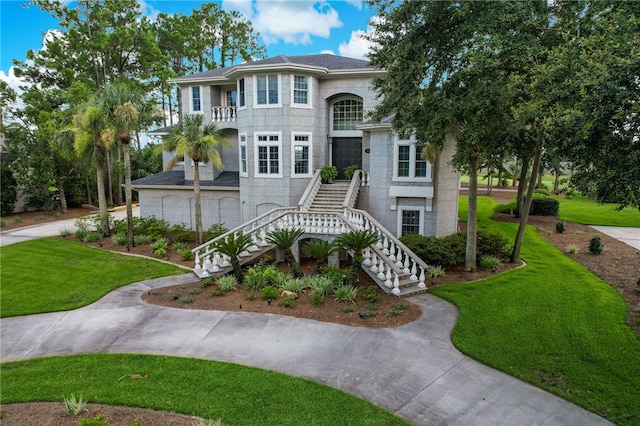 view of front of house featuring a front yard