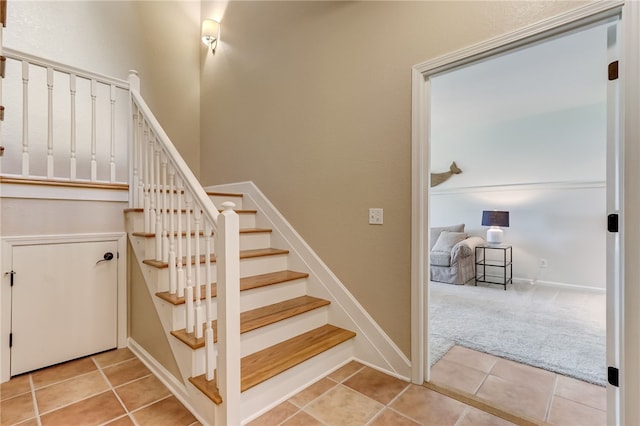 staircase featuring carpet flooring