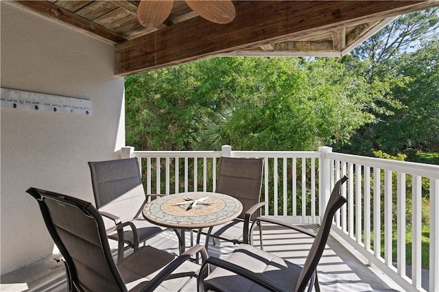 balcony featuring ceiling fan