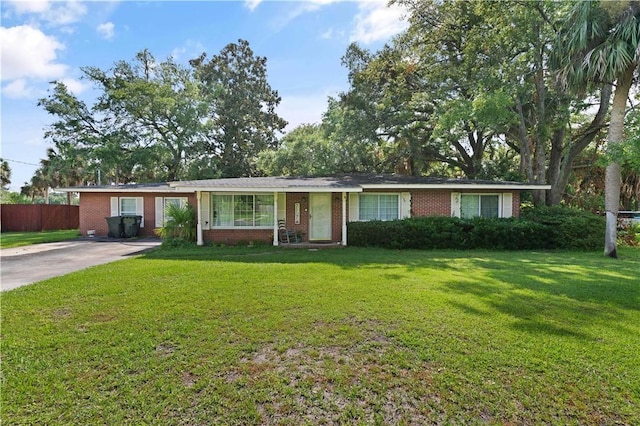 single story home featuring a front yard