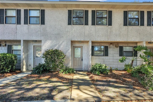 townhome / multi-family property with stucco siding