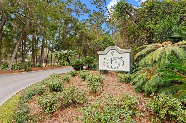 view of community / neighborhood sign