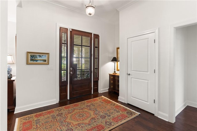 1045 Sinclair Pointe Pt, Saint Simons Island, GA 31522 - entrance foyer featuring wood finished floors and ornamental molding