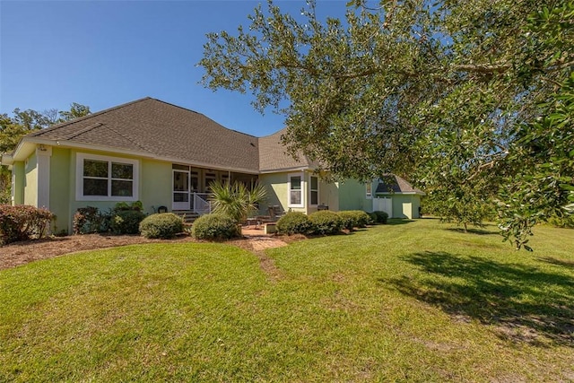 view of front of home with a front lawn